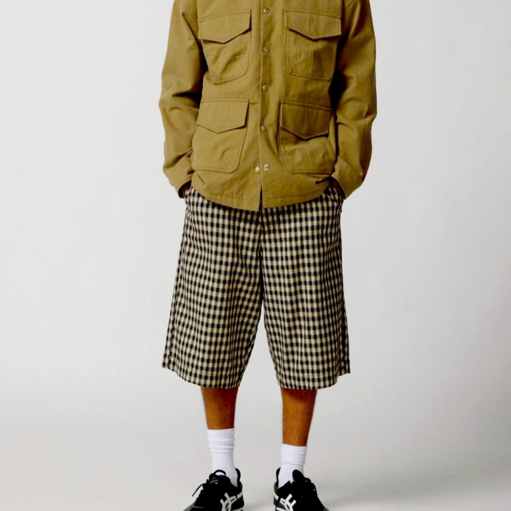 U O Quilted shirt jacket by BDG Adjustable hood,flapped pockets at the chest. - Picture 2 of 5